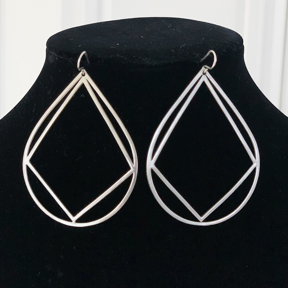 Beautiful Minimalist Geometric Earrings In Silver Color